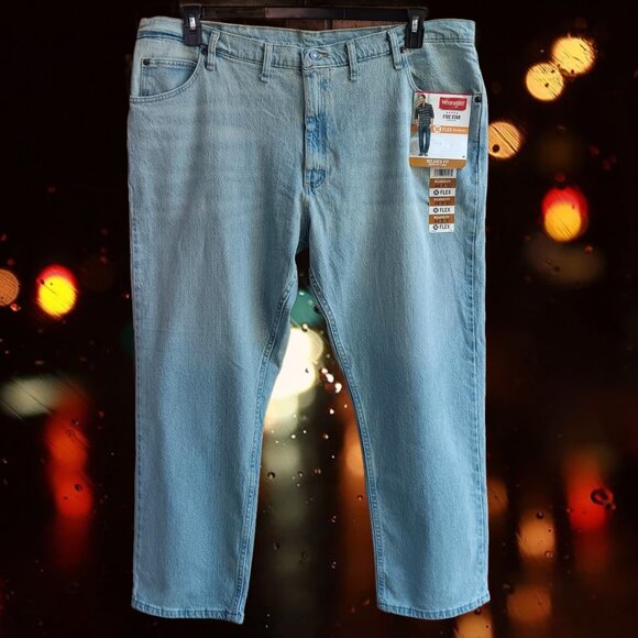 Wrangler Men's Relaxed Fit Jeans with Flex Blue Light Wash Size 44W x 30L - Picture 2 of 16